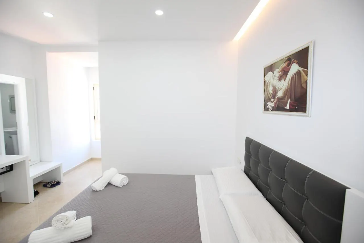 Nika Hotel Σαράντα 0*,