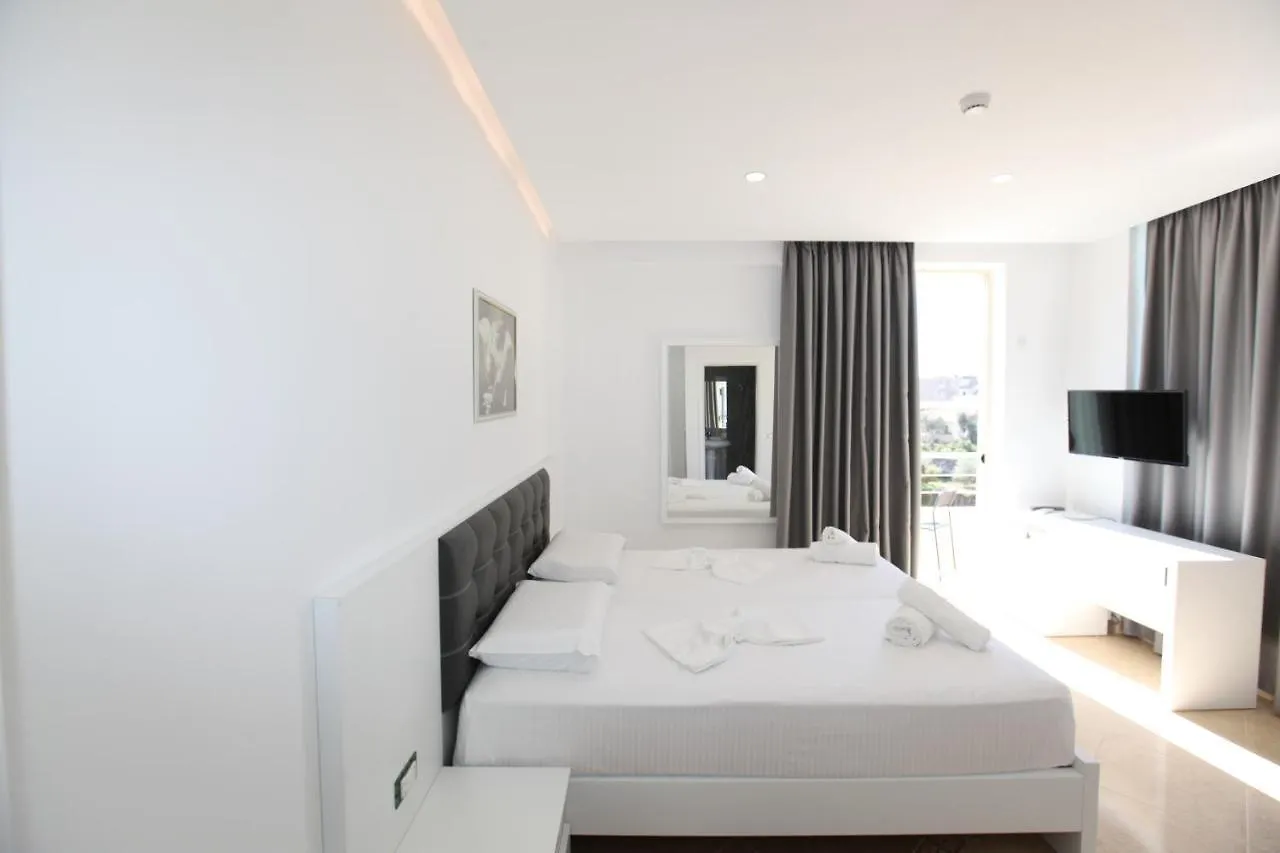 Nika Hotel Σαράντα 0*,